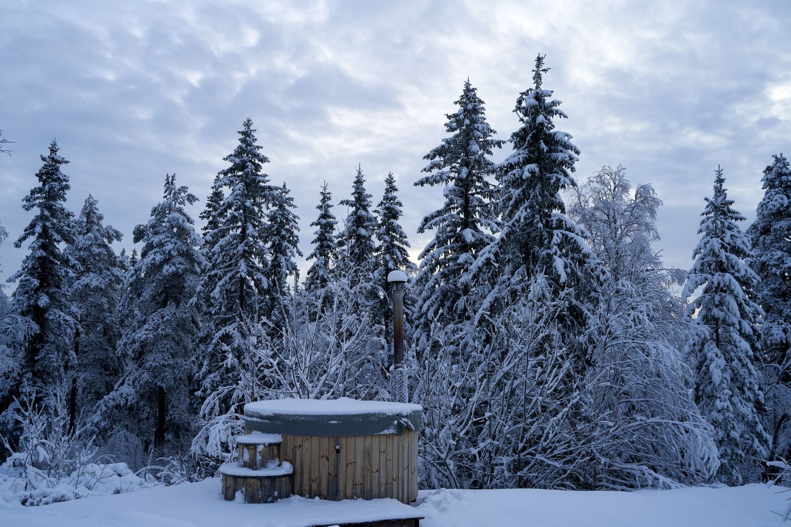 How to Maintain a Cold Plunge Tub: Water, Chiller and Ozone Care How to Maintain a Cold Plunge Tub: Water, Chiller and Ozone Care